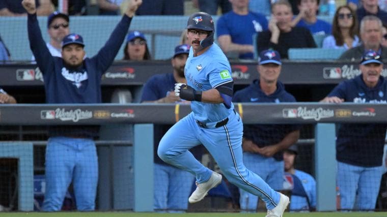Blue Jays' Davis Schneider, Trey Yesavage share adorable moment in Opening Day introductions