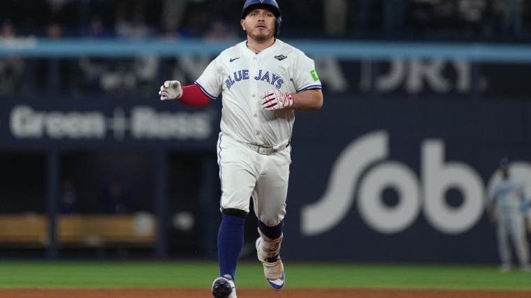 Blue Jays make roster move following Alejandro Kirk injury update