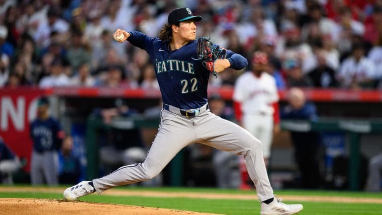 Bryan Woo leads Mariners to feat never done in Seattle baseball history