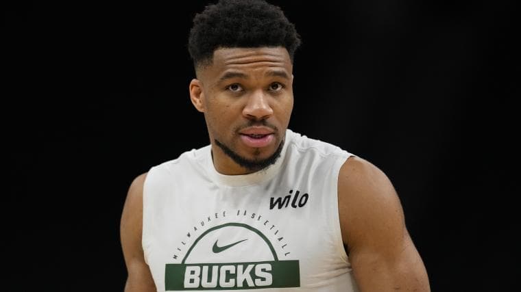 Giannis Antetokounmpo's teammate says 'dark clouds' hover over Bucks amid superstar's unhappiness