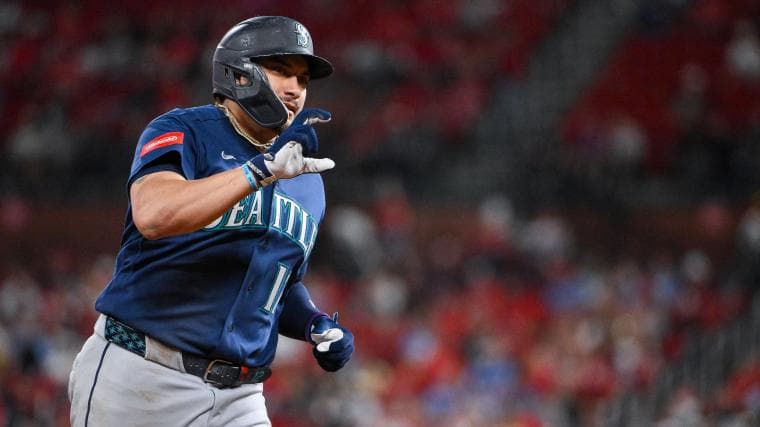 Mariners' Josh Naylor fadeaway home run, bat flip is must-see highlight