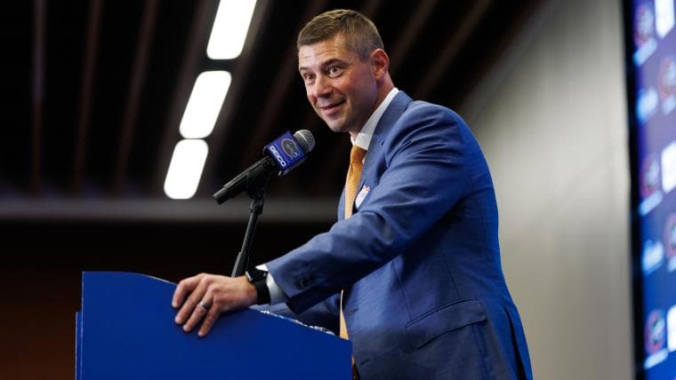 New Headline: Sumrall's Stellar Passing Dictates Gators' Dominance