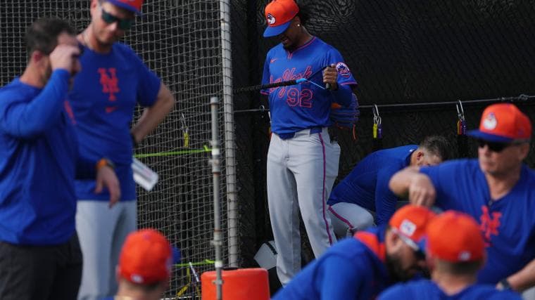 Former Phillies, Mets reliever signs Royals contract despite ugly 10.38 ERA