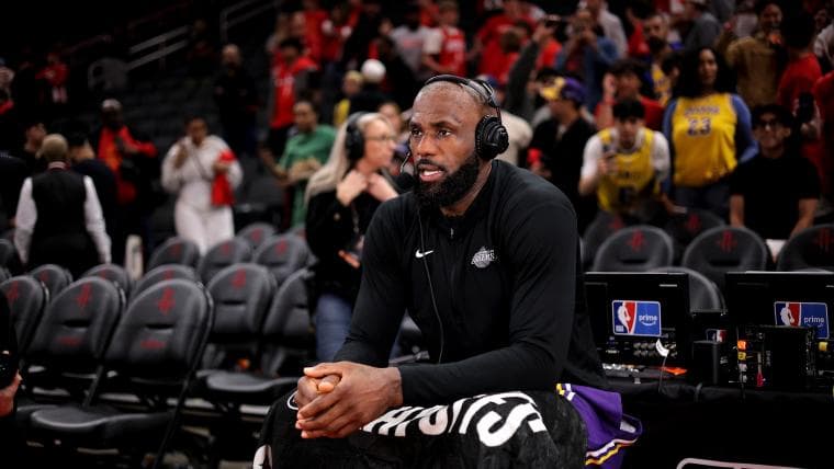 LeBron James had a wild reaction after being helped up courtside—and no one saw it coming