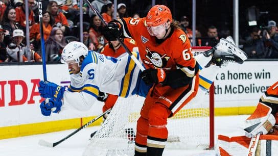 Ducks fall out of first in lacking loss to Blues
