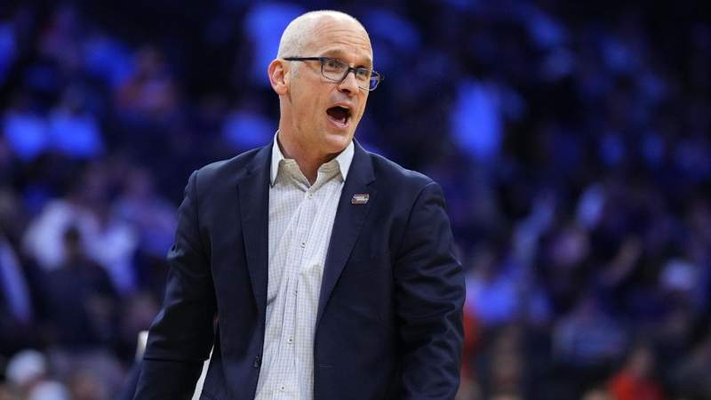 Dan Hurley Compares UConn to Warriors After Win vs. UCLA, Hints at Alex Karaban Being His Steph Curry