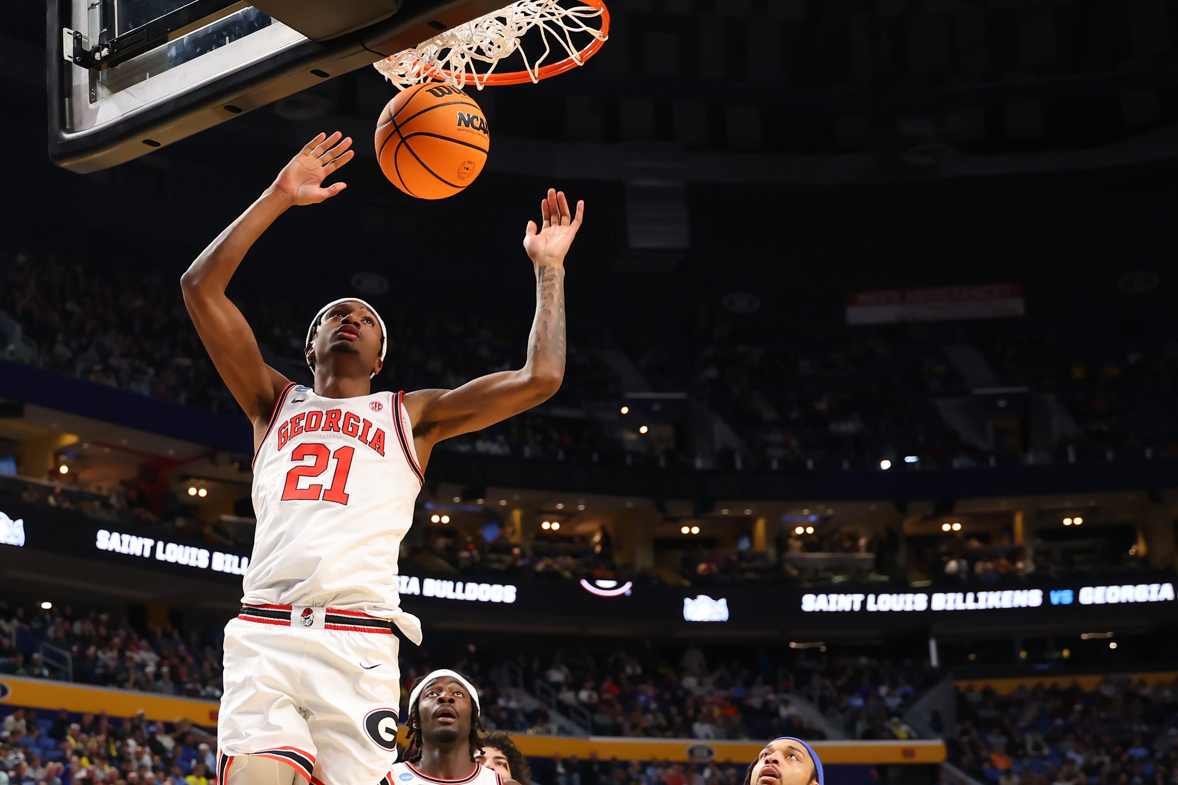 Georgia basketball forward, son of NBA Hall of Famer, to transfer