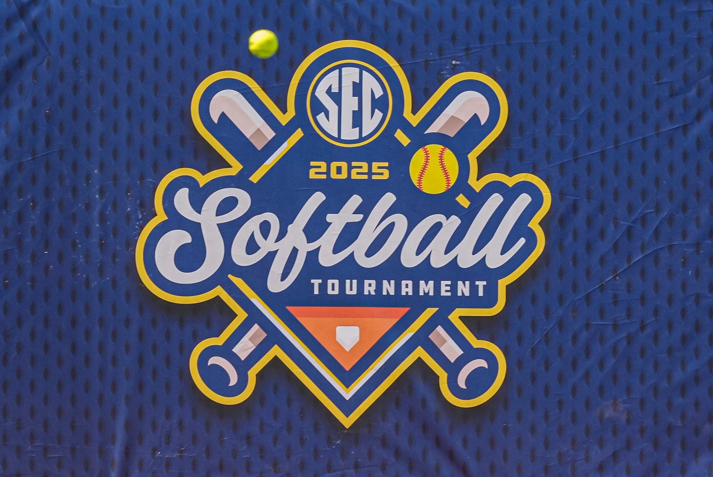 Updated SEC softball standings after No. 1 fell