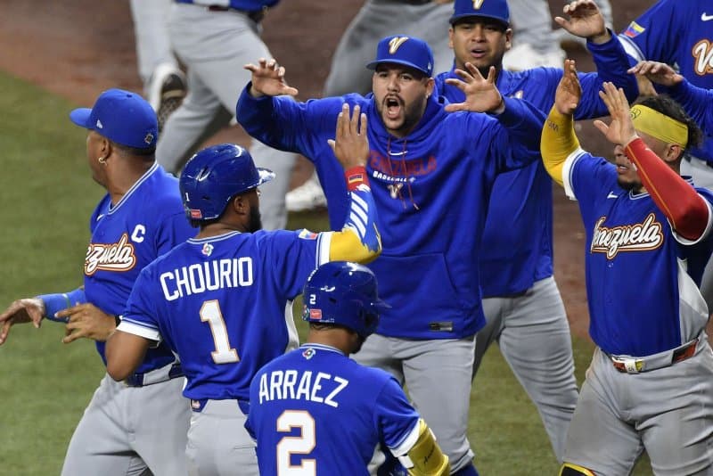 Venezuela Sweeps Italy in WBC; Fans Cry "Hallelujah!