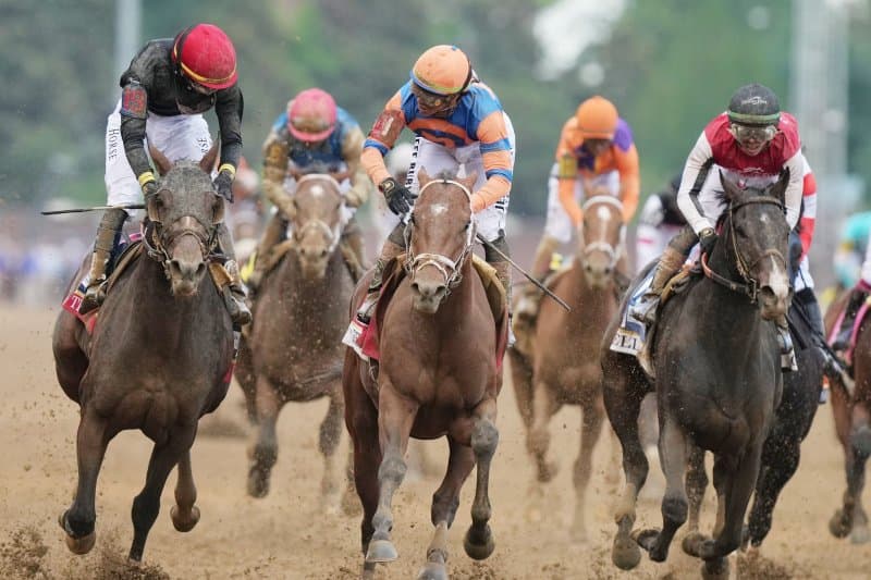Longshot Golden Tempo wins Kentucky Derby in photo finish