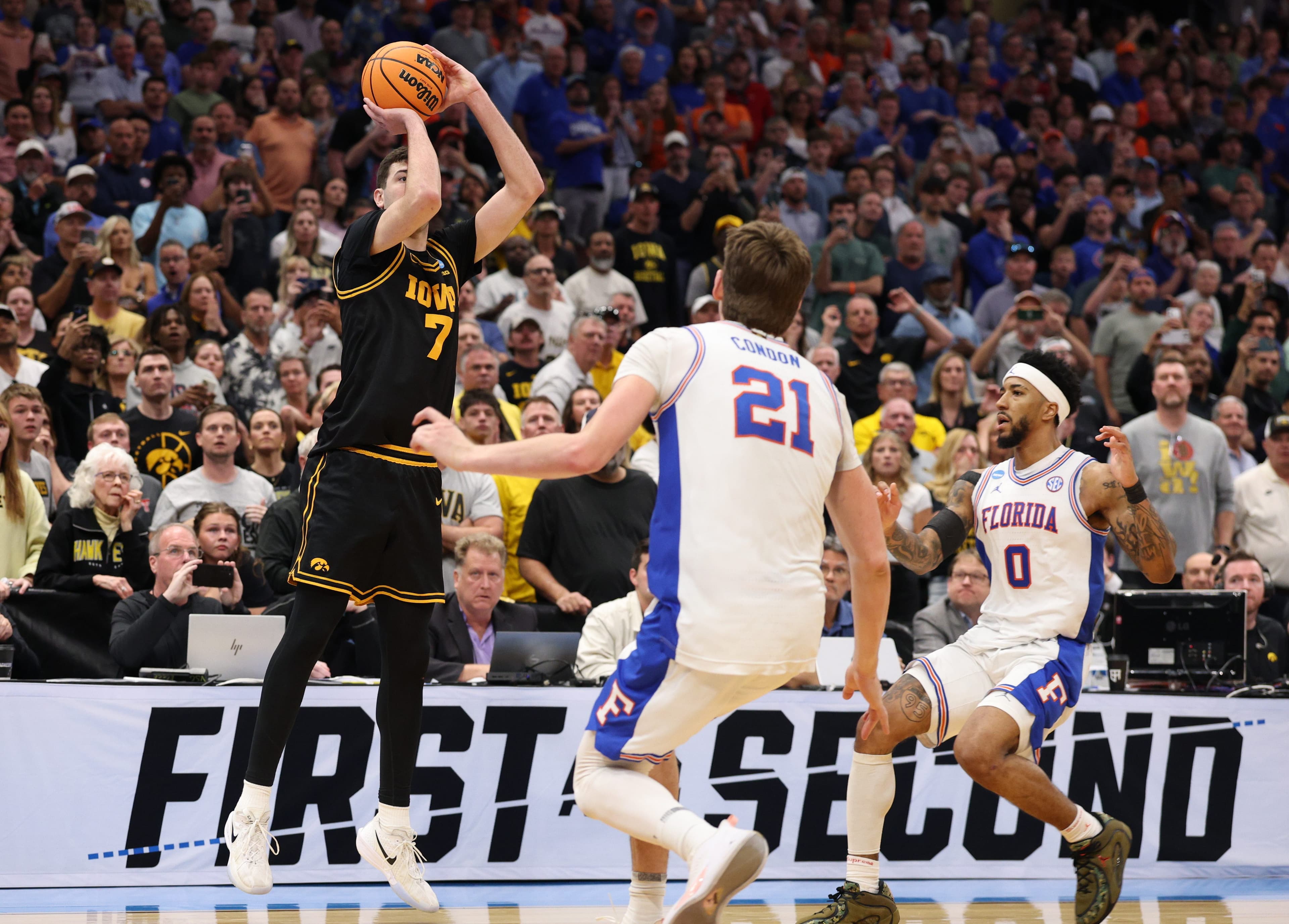 5 best moments of March Madness Round 2, from upsets to buzzer-beaters