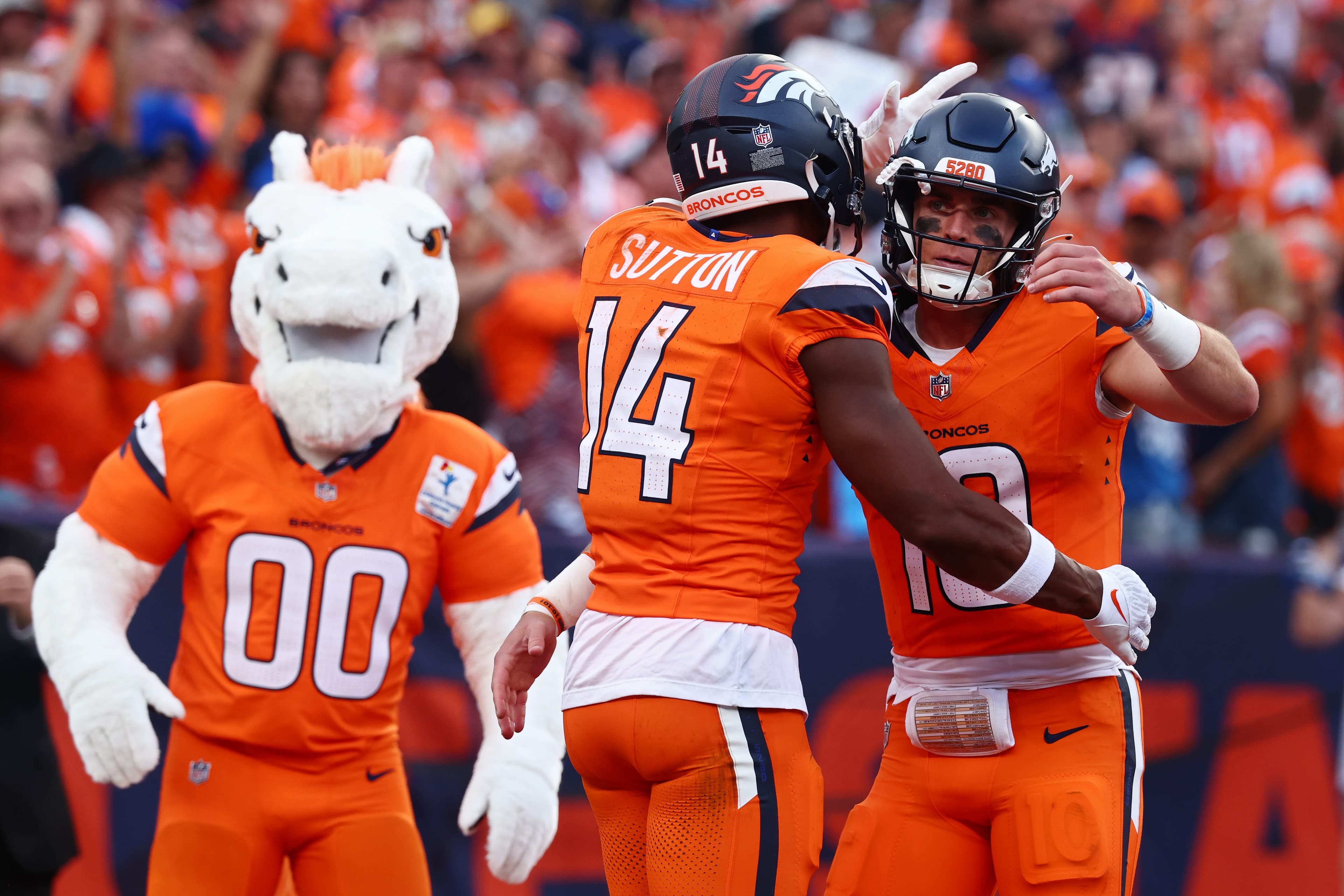 Jaylen Waddle's Dramatic Battle Against the Broncos Unlikely to Miss Your Streaky Sunday!