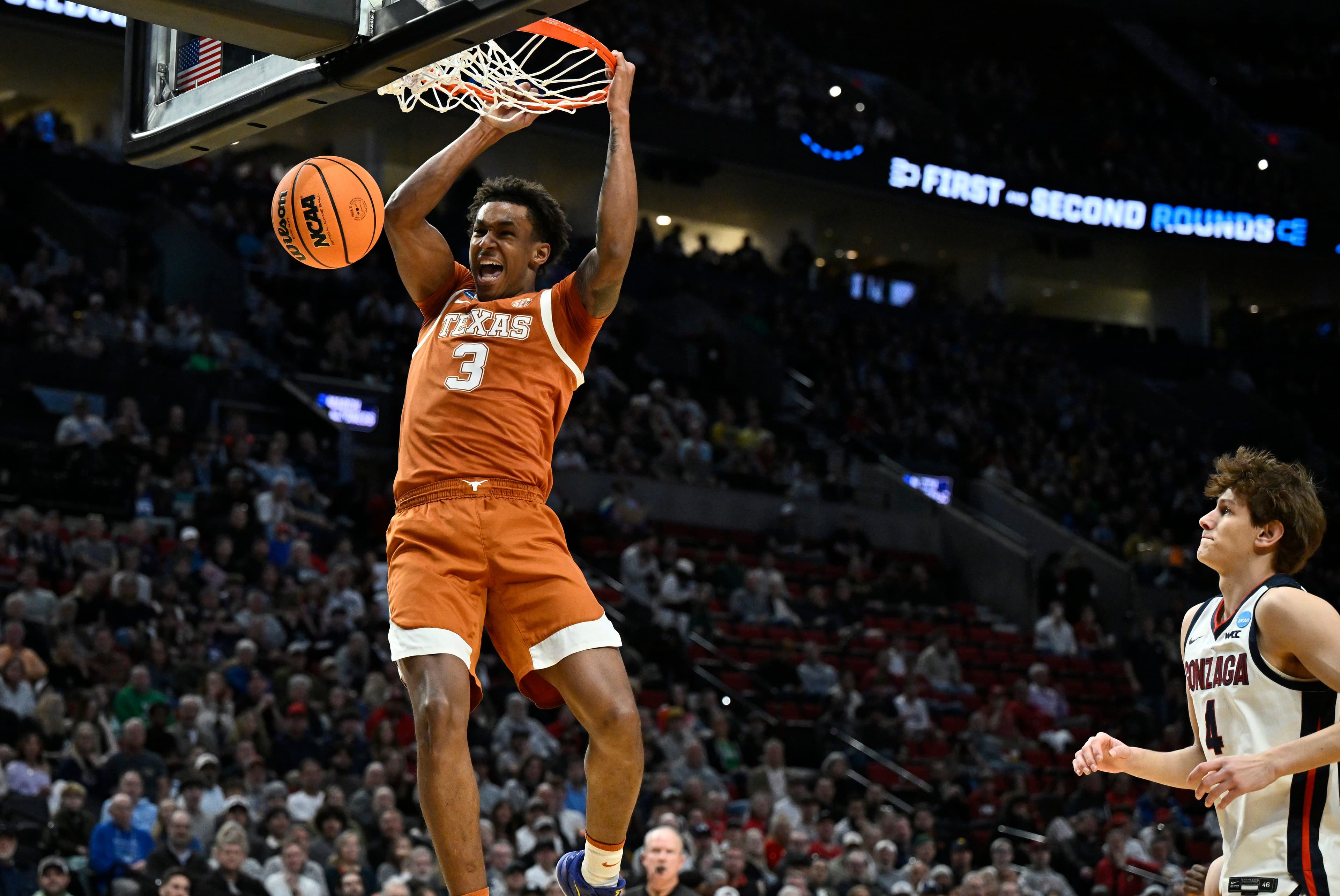 Texas stuns Gonzaga to advance to Sweet 16, March Madness run continues