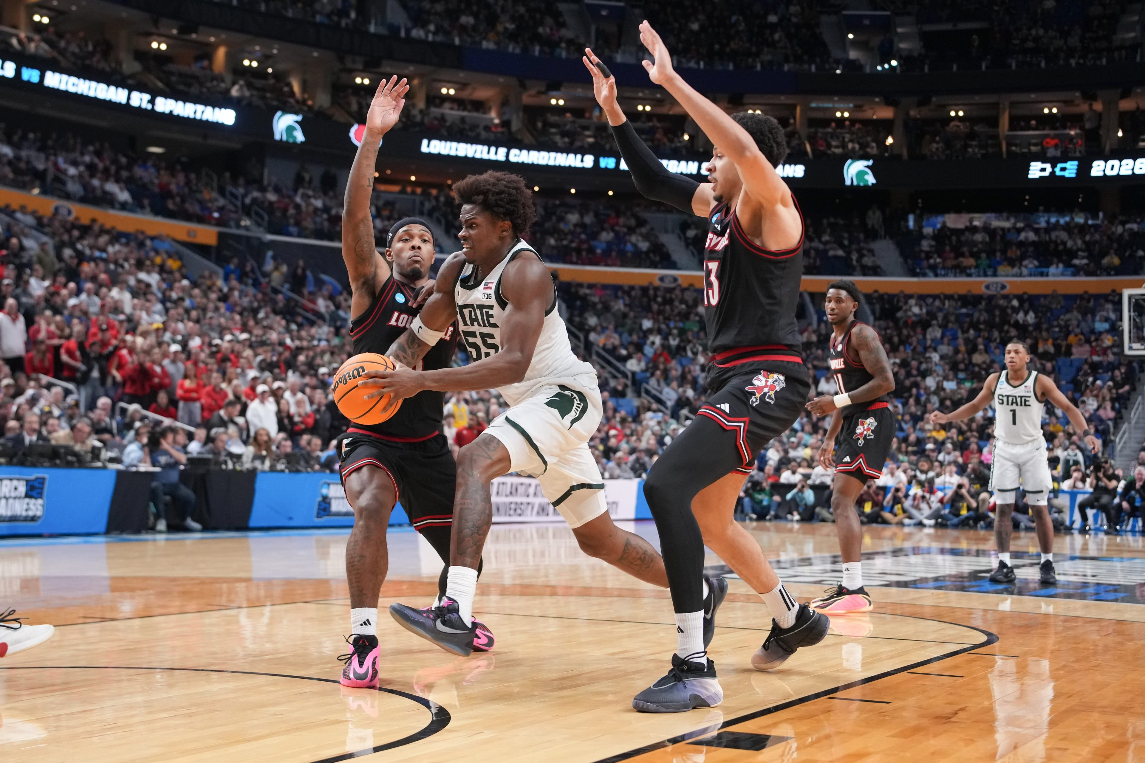 Coen Carr puts on show, leads Michigan State past Louisville, into Sweet 16