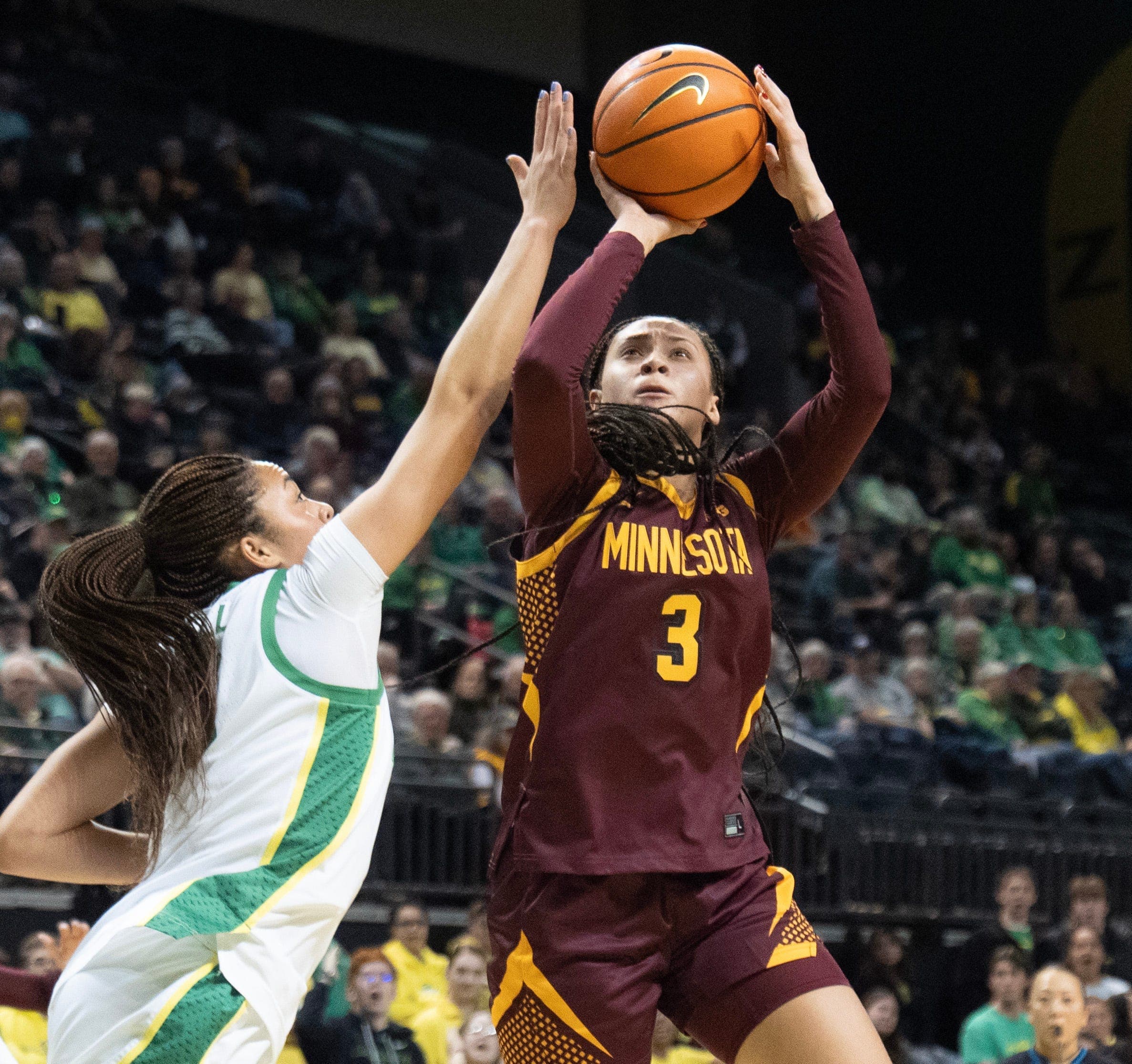 Buzzer-beater by Amaya Battle sends Minnesota to first Sweet 16 since 2009