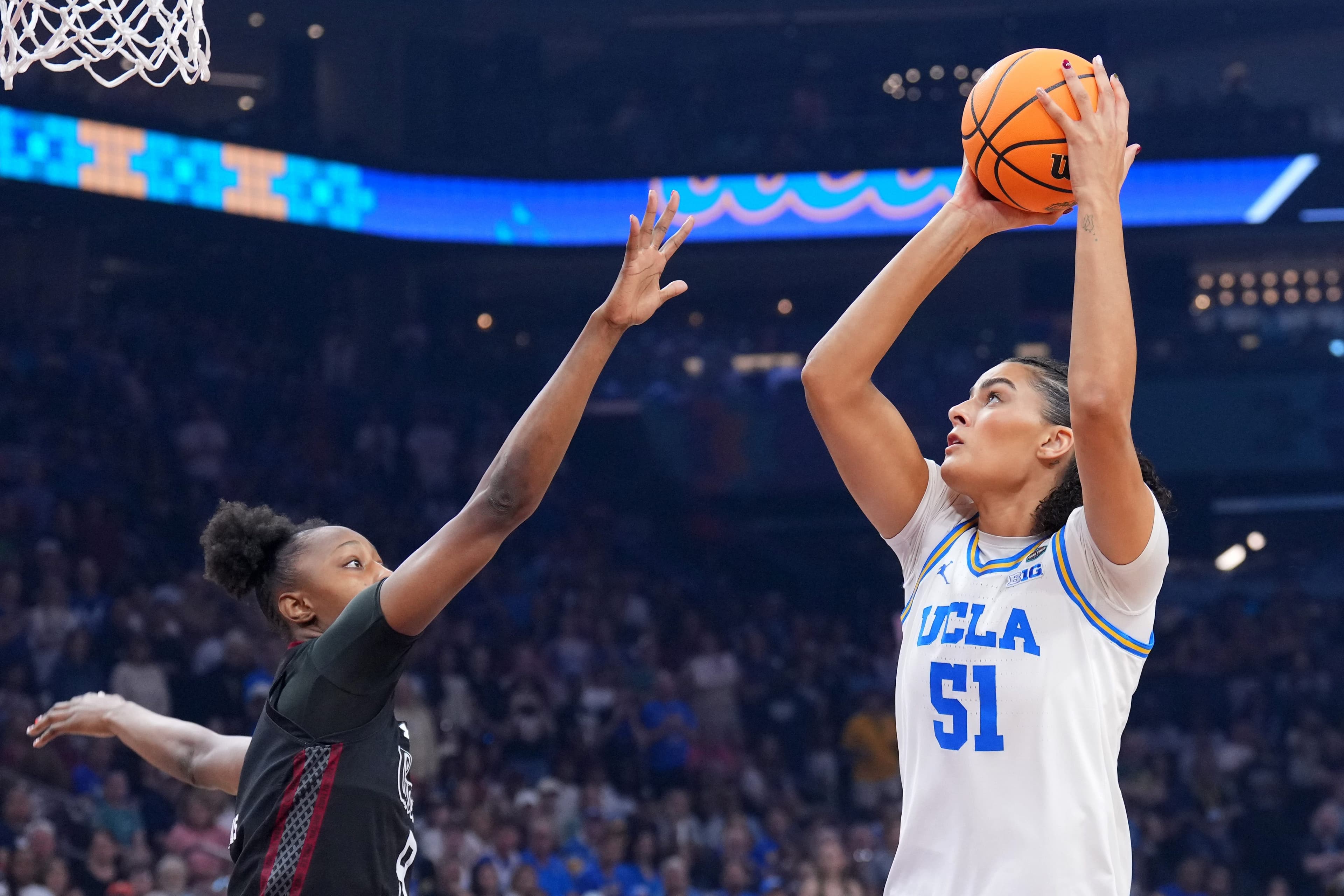 Lauren Betts surges up WNBA draft boards, Azzi Fudd slides after NCAA Tournament