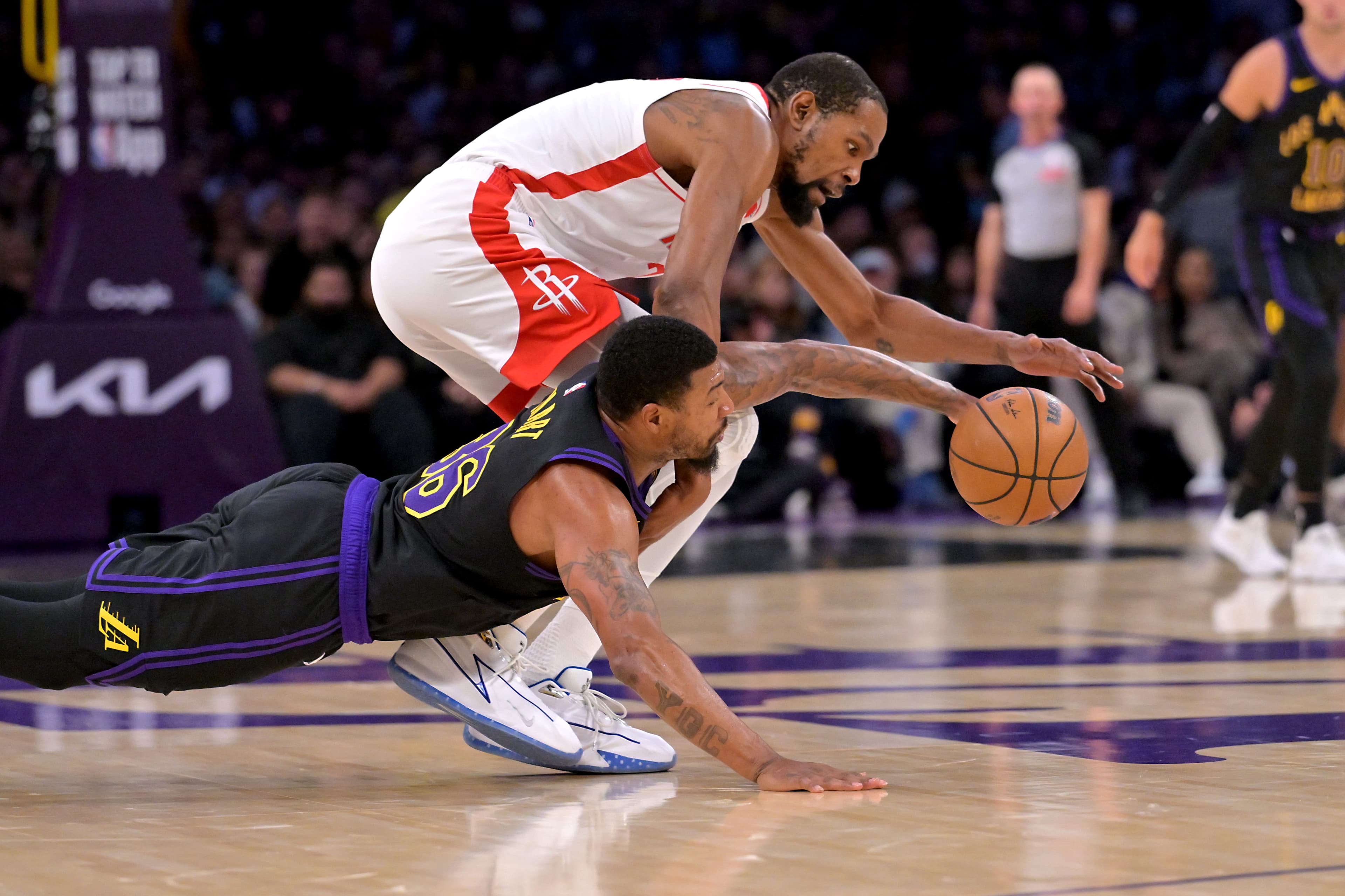 Lakers coach JJ Redick cites private conversation as team wins again