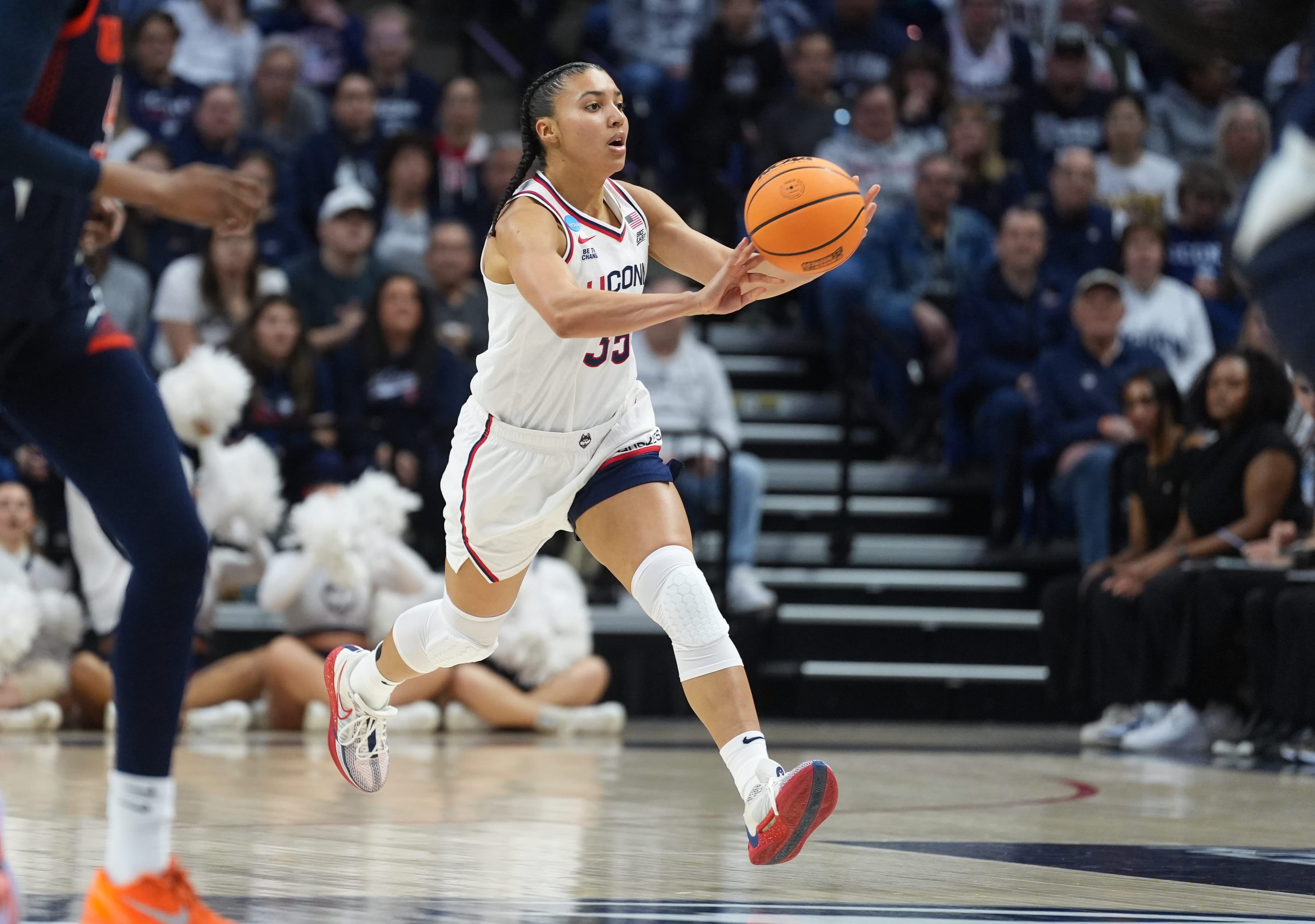 March Madness top seeds dominate: Each No. 1 team's path to Sweet 16