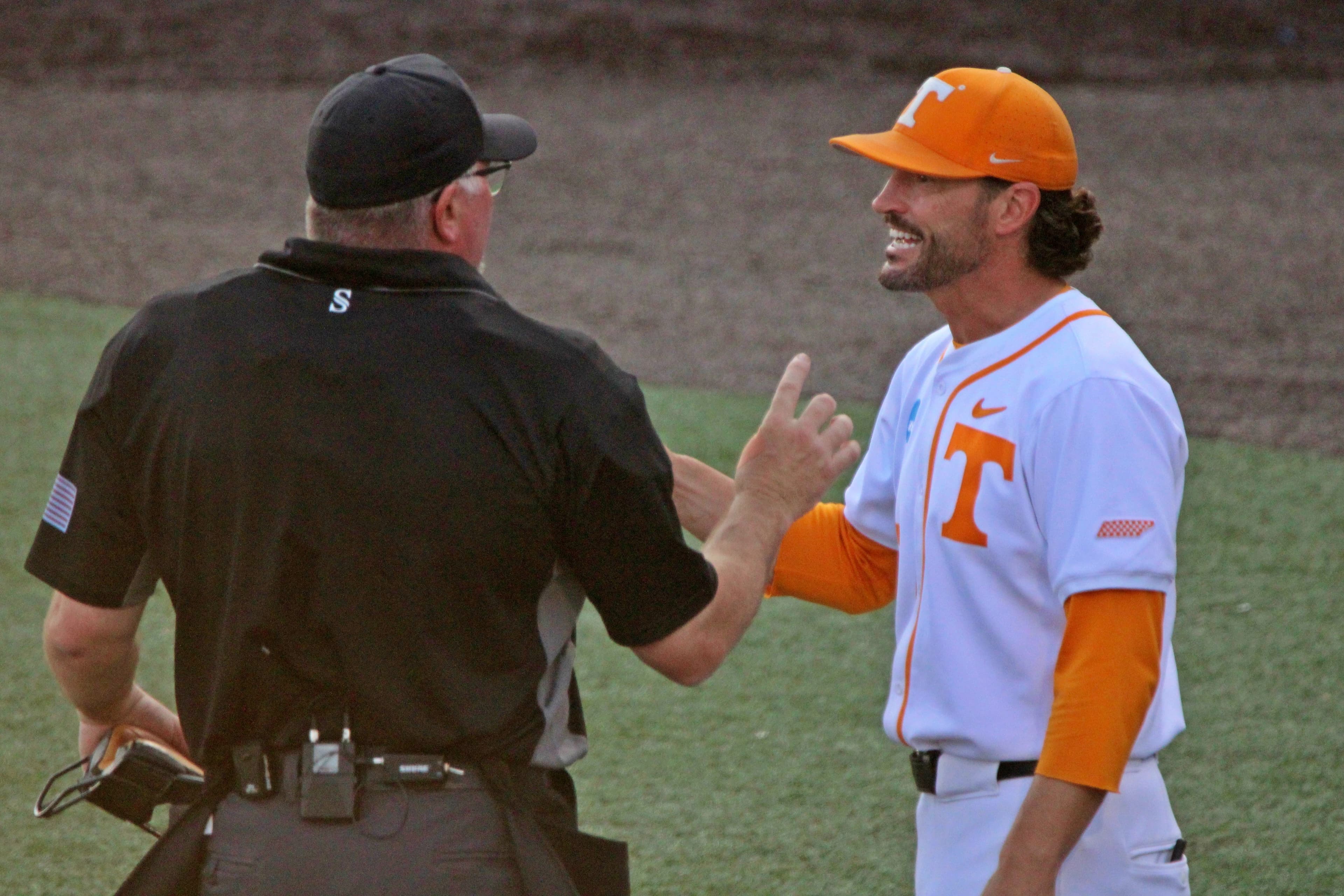Tony Vitello wins first game in Giants-Dodgers rivalry