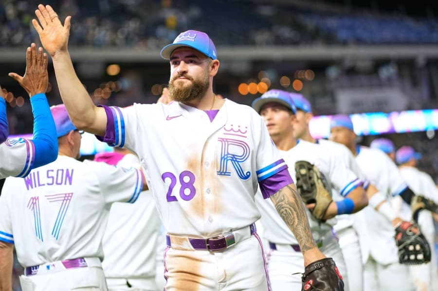 Kyle Isbel wins series opener for Royals with 9th inning walk off