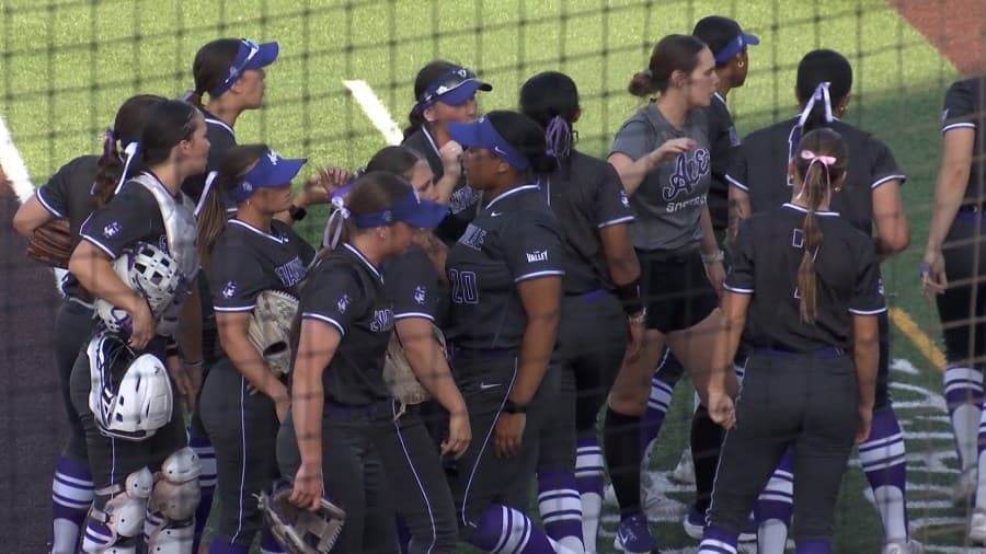 UE sneaks into MVC tournament play