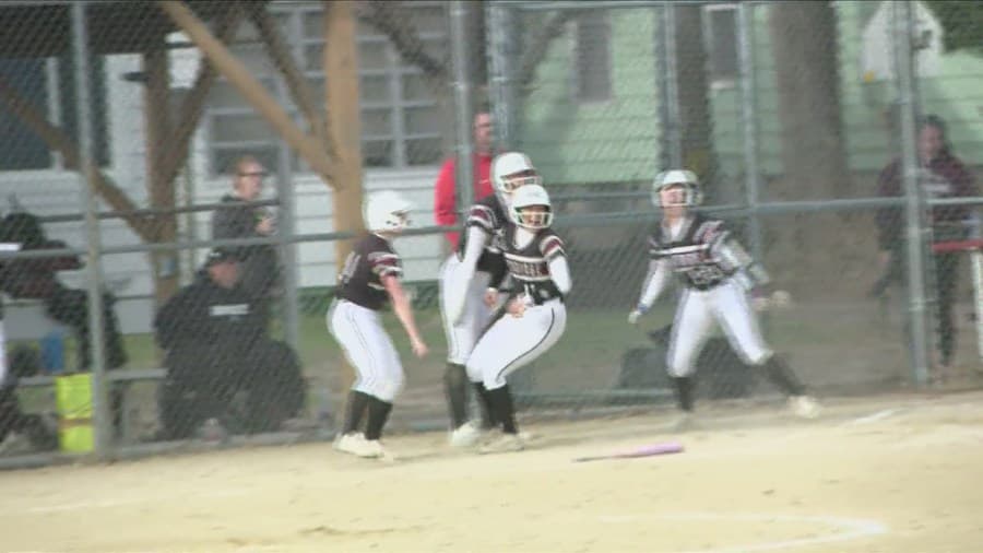Rockridge Softball wins 5-4 at Rock Island