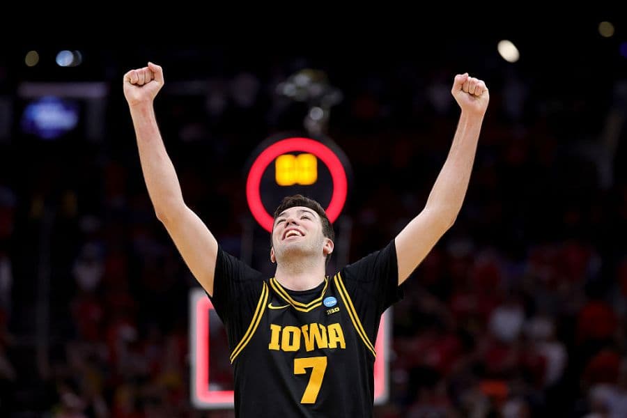 Hawkeyes rally to advance to Elite 8 for first time since 1987