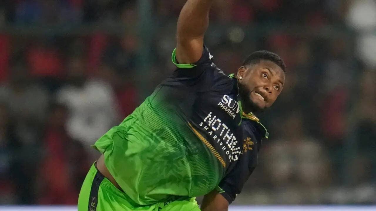 IPL 2026: 'Tough ask for Romario' - RCB's Mo Bobat reveals why Shepherd bowled the last over in DC defeat