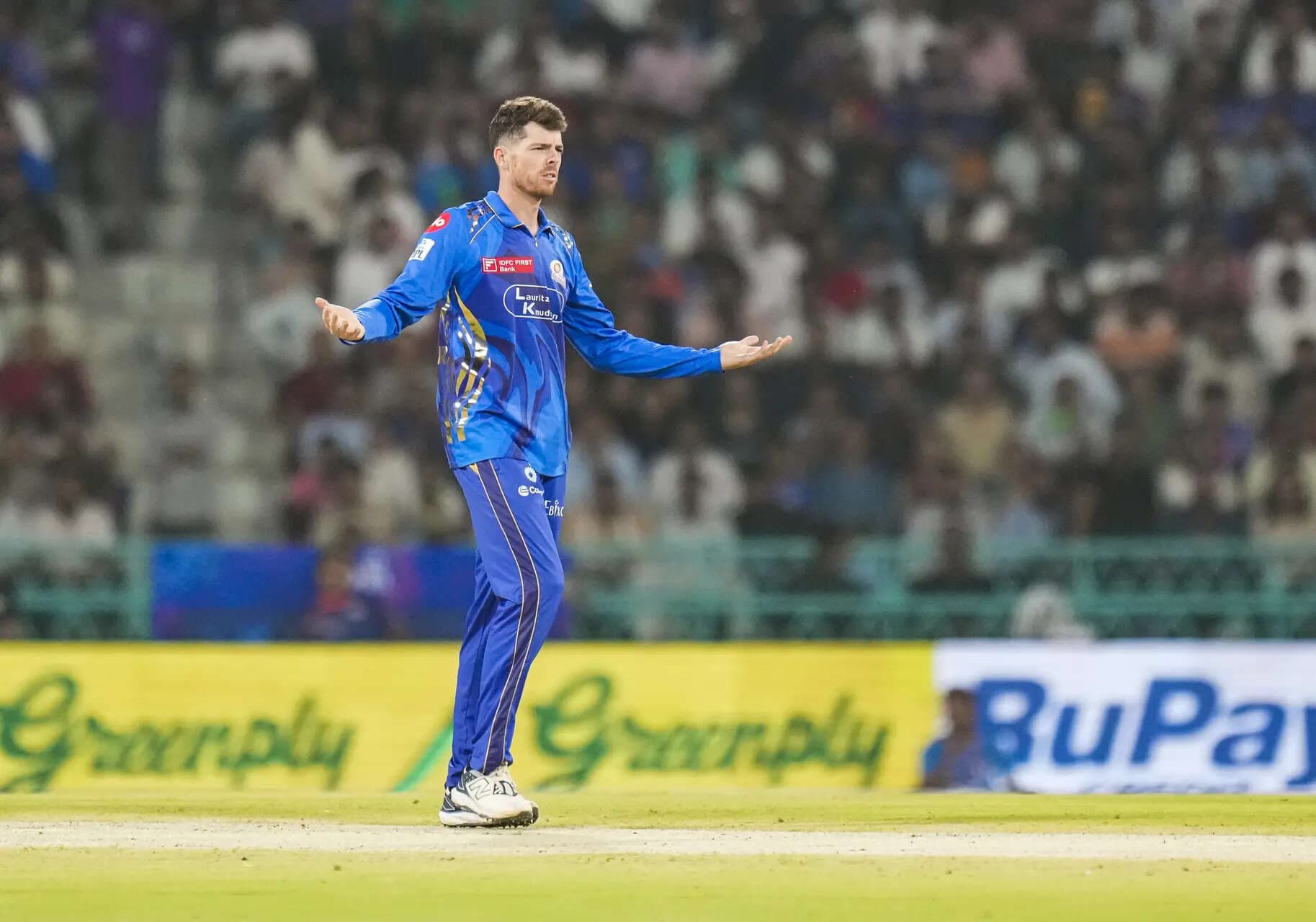 Mitchell Santner joins MI squad ahead of DC clash