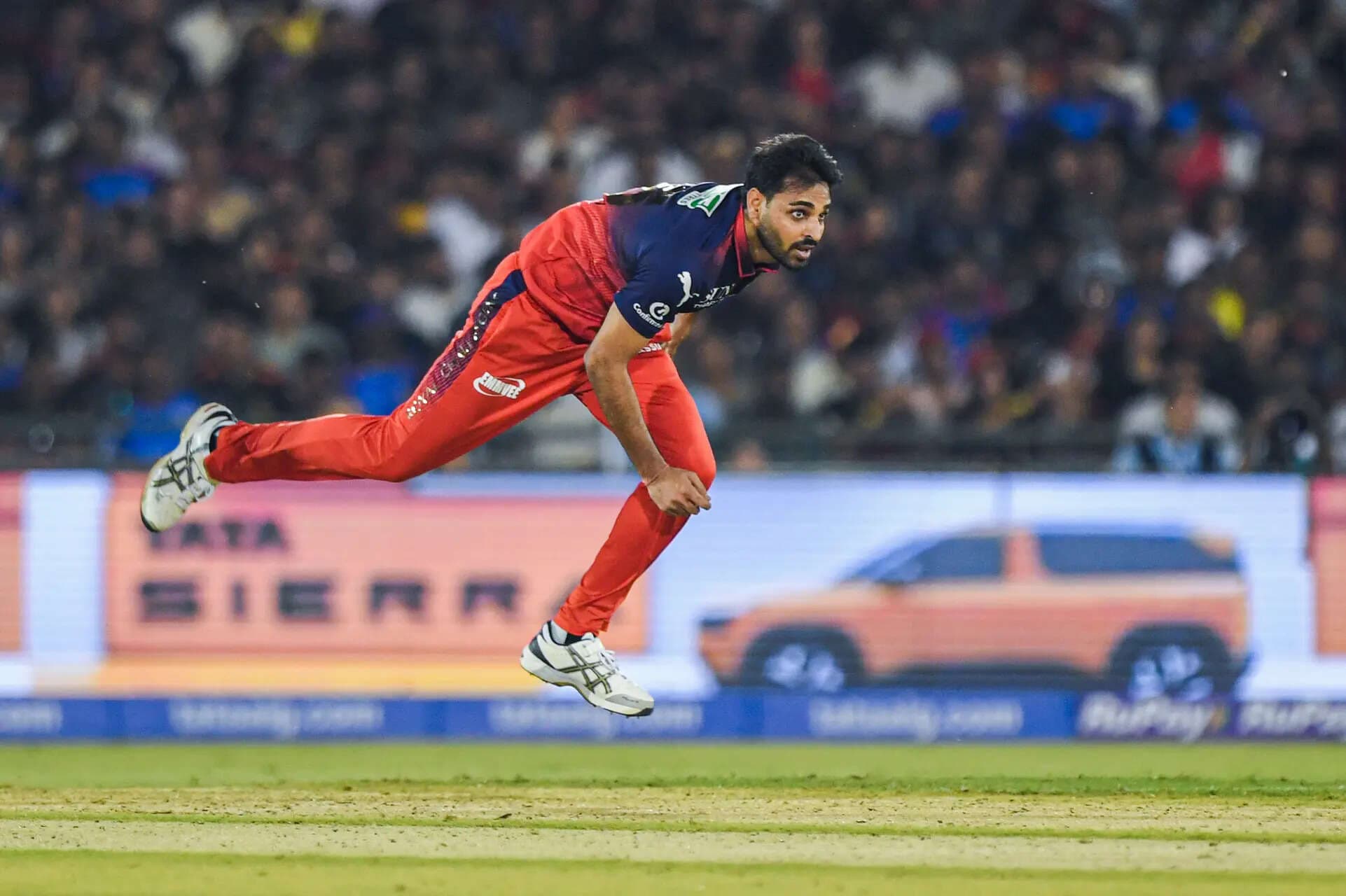 ‘Best after Bumrah!’ Dinesh Karthik’s old Bhuvneshwar Kumar verdict goes viral after MI masterclass