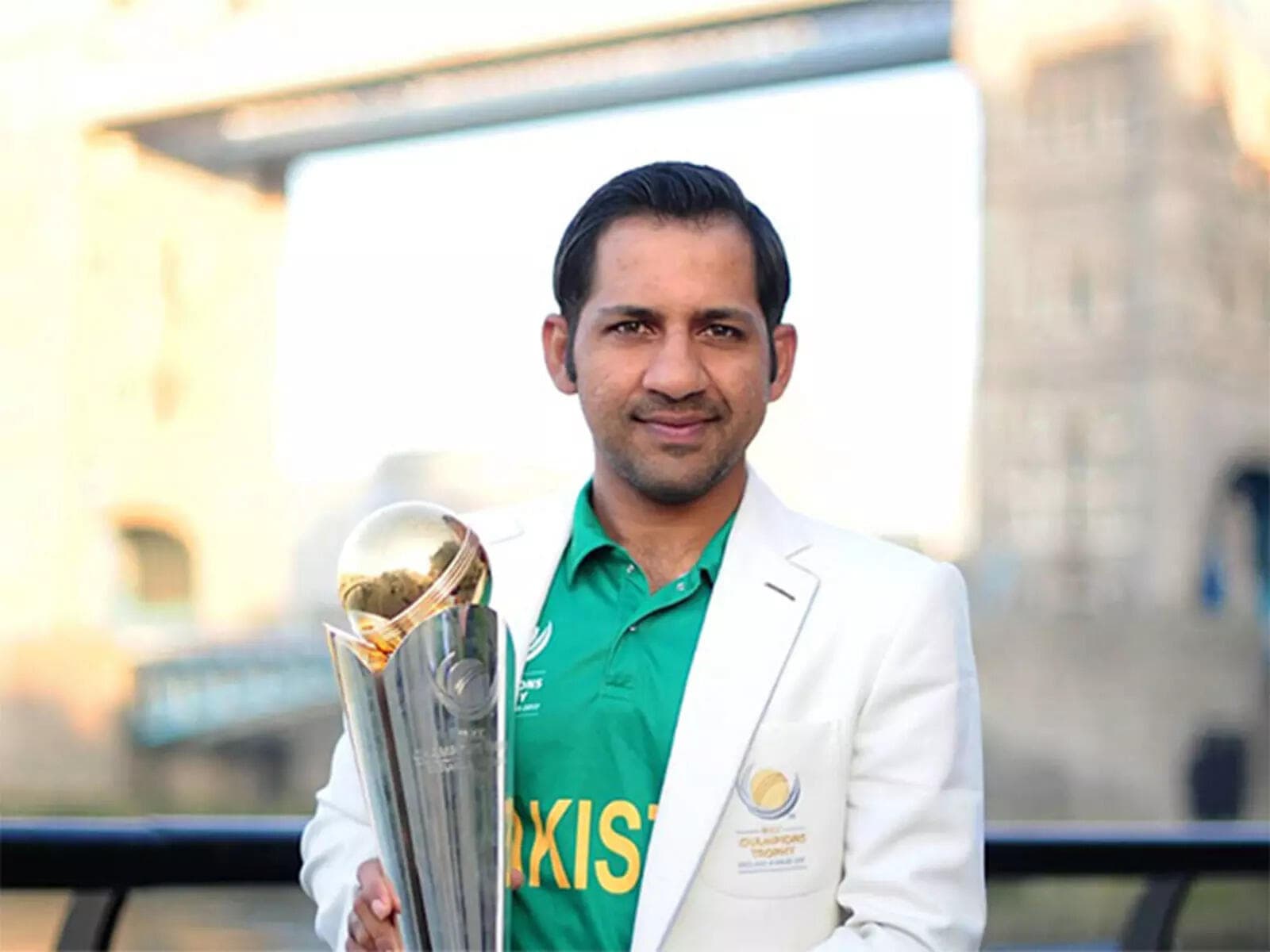 New Headline: Sarfaraz Ahmed Dominates Final ODI: Legends Celebrate as "The Legend" Sees His Journey Come to a Close