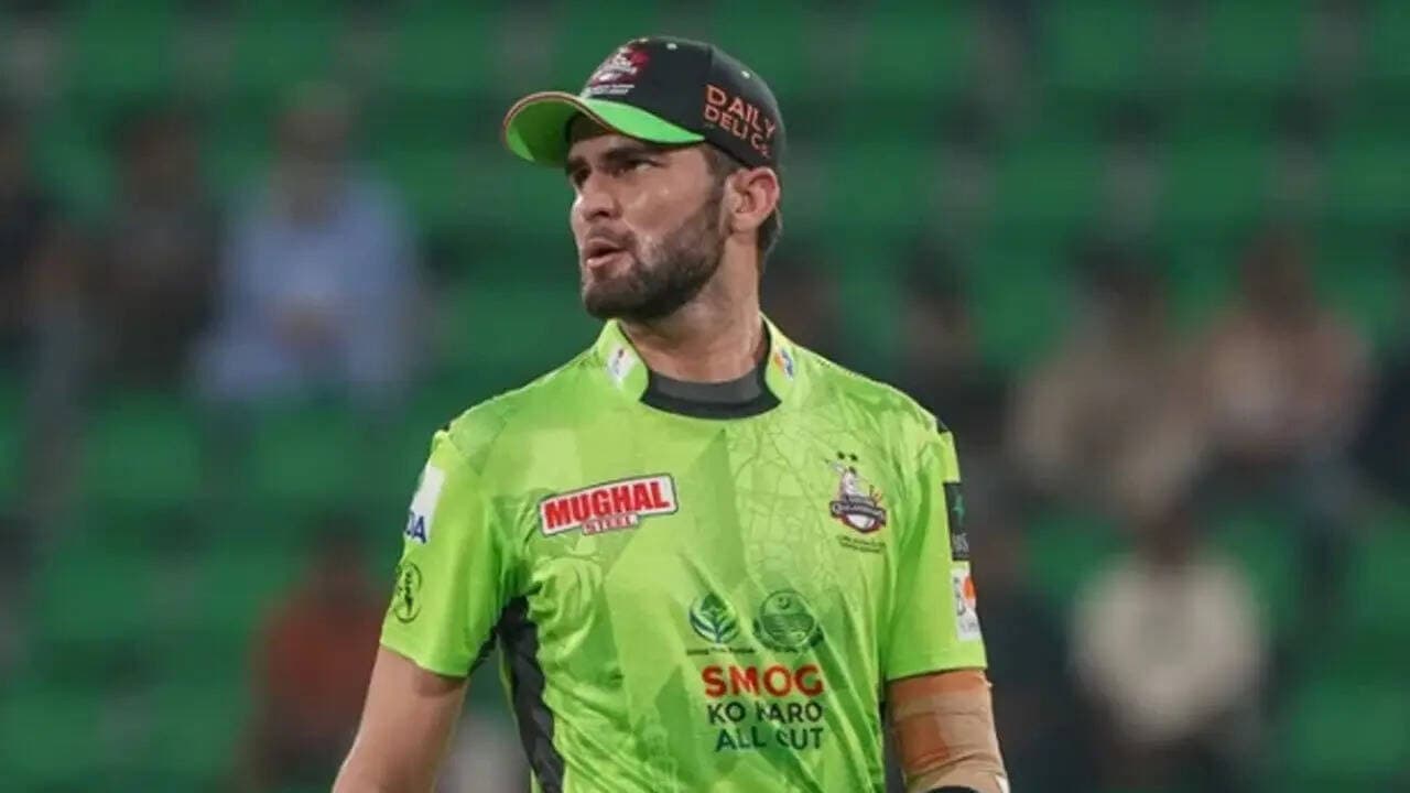 PSL drama! Shaheen Shah Afridi loses temper, smashes bat in outburst - Watch