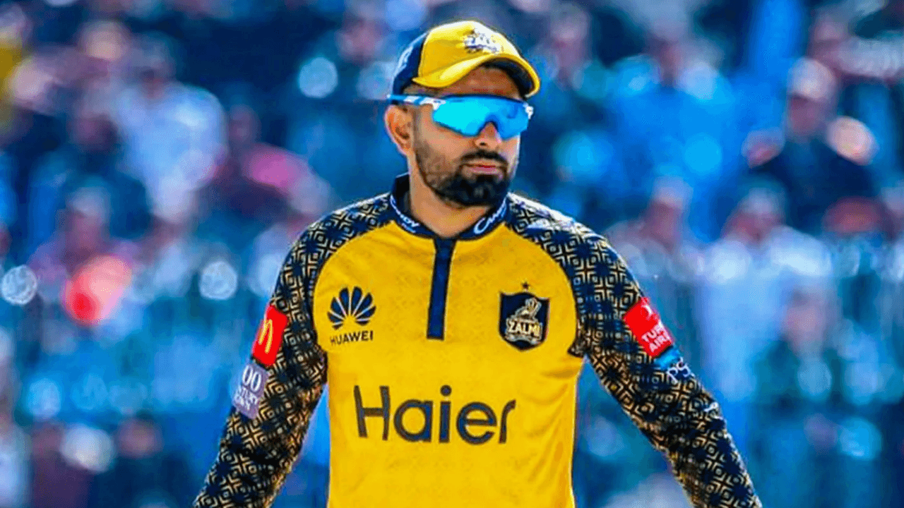 'Zaleel kara diya Babar': Pakistani fan reaction goes viral after Azam misses free-hit