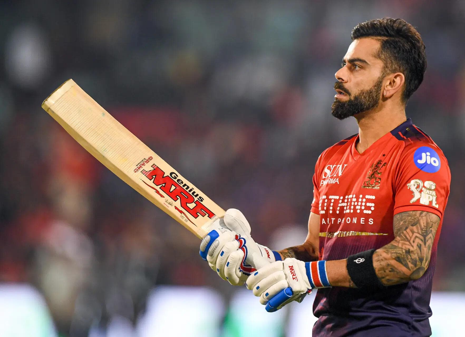 Virat Kohli told to 'play as long as possible' by IPL great after RCB vs KKR clash - Watch