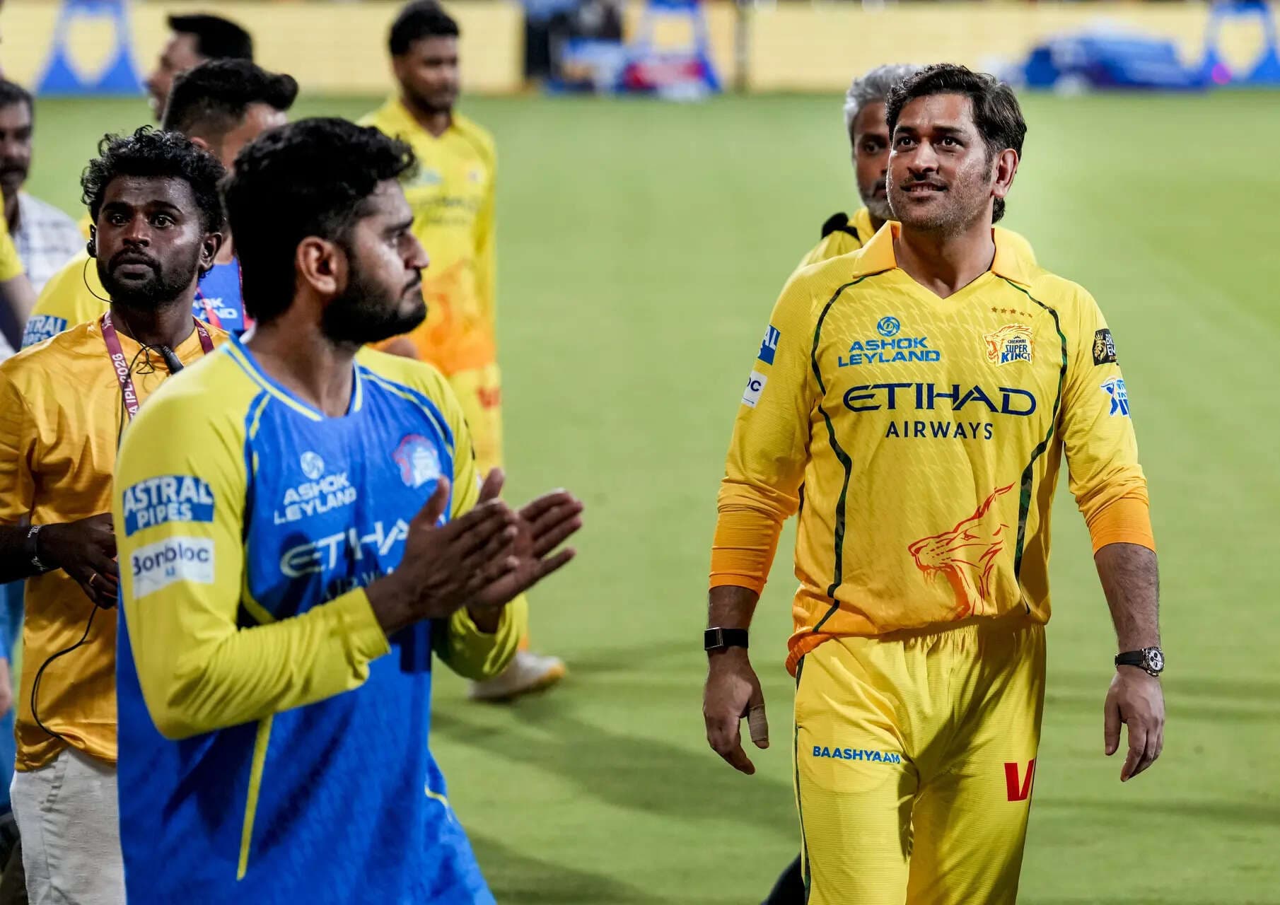 One last time in yellow? MS Dhoni leaves Chepauk emotional after SRH defeat - Watch