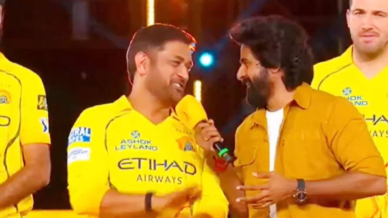 Dhoni to play for CSK till 60! His 'I can try' reply sends fans into frenzy - WATCH