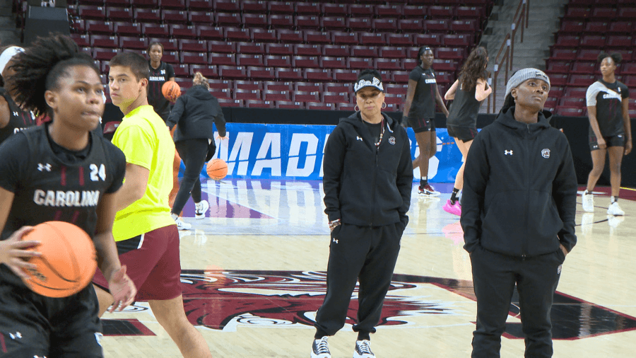 South Carolina faces re-match with Oklahoma in Sweet 16