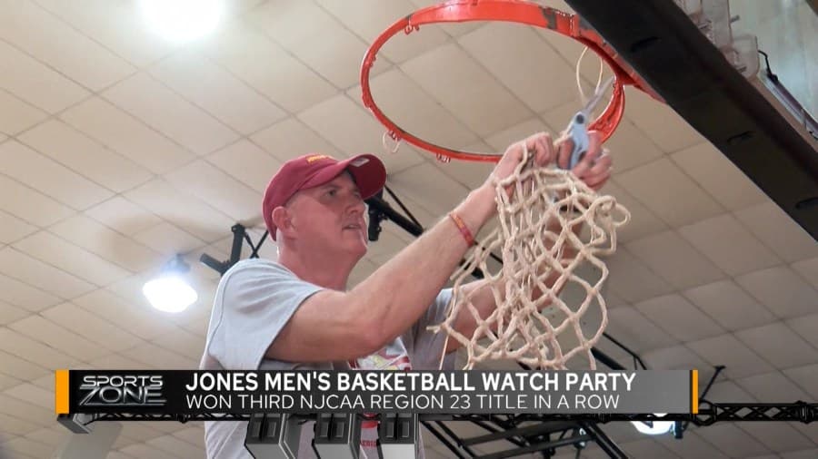 Jones Lights Up MBB Circuit in Epic Charge to Elite Eight Finals!