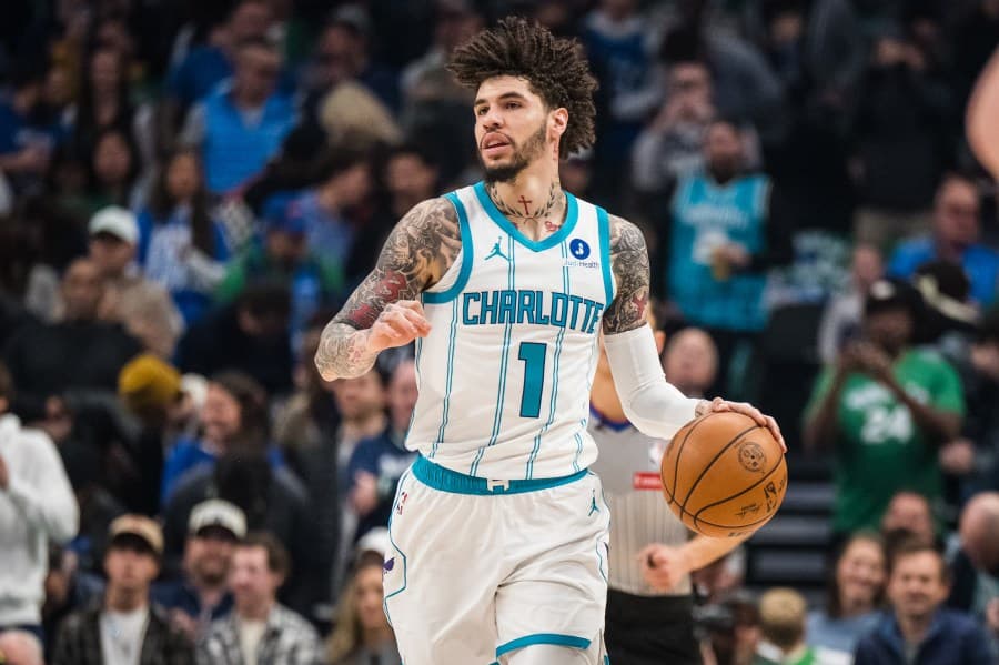 Hornets Dominate Heat on Courtside Spectacular Show!