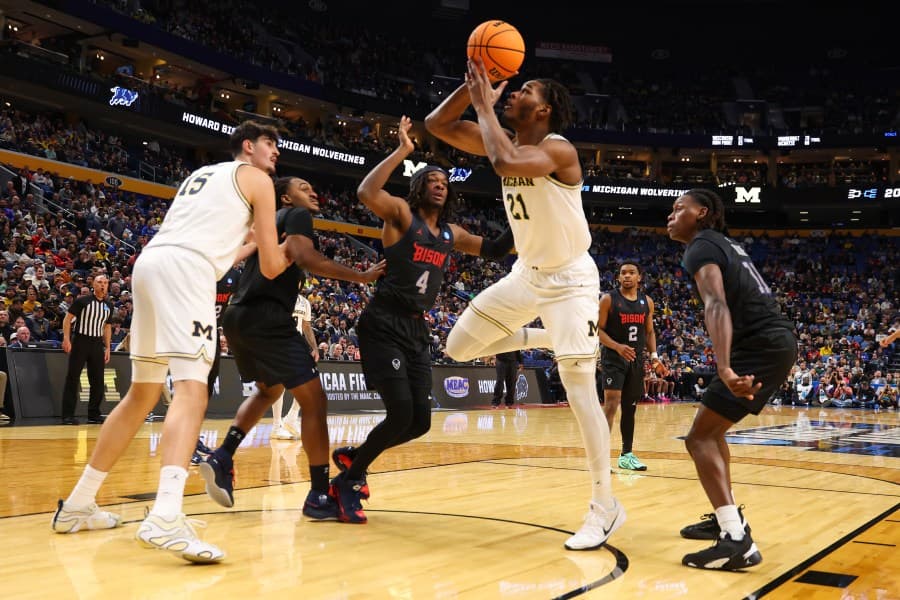 Michigan dominates Howard in first round of NCAA tournament