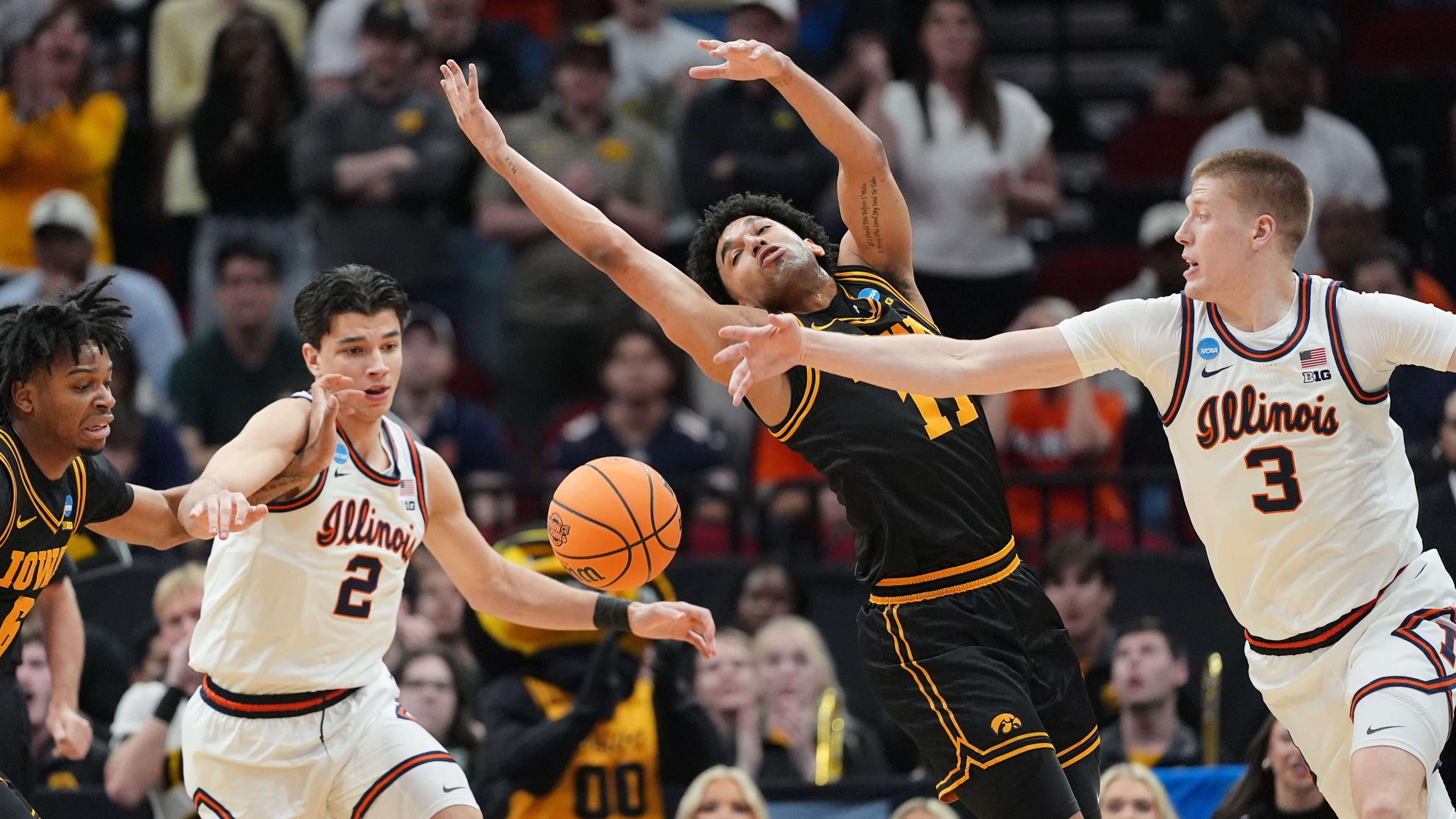 March Madness fans attend watch parties in Chicago for Illinois-Iowa game