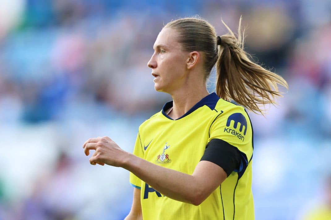 Spurs defender Hunt to undergo knee surgery