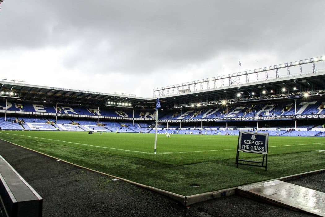 Everton midfielder Gabarro sustains ACL injury