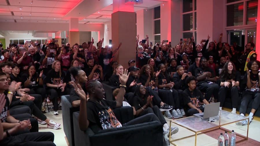 Clemson Soars to Elite 8 After Smashing SMU in Semifinal Match-Up