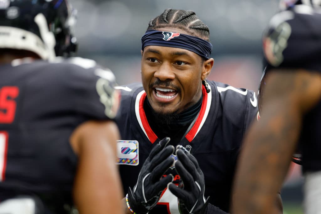 Patriots Players Want Stefon Diggs Back After Shocking Offseason Release