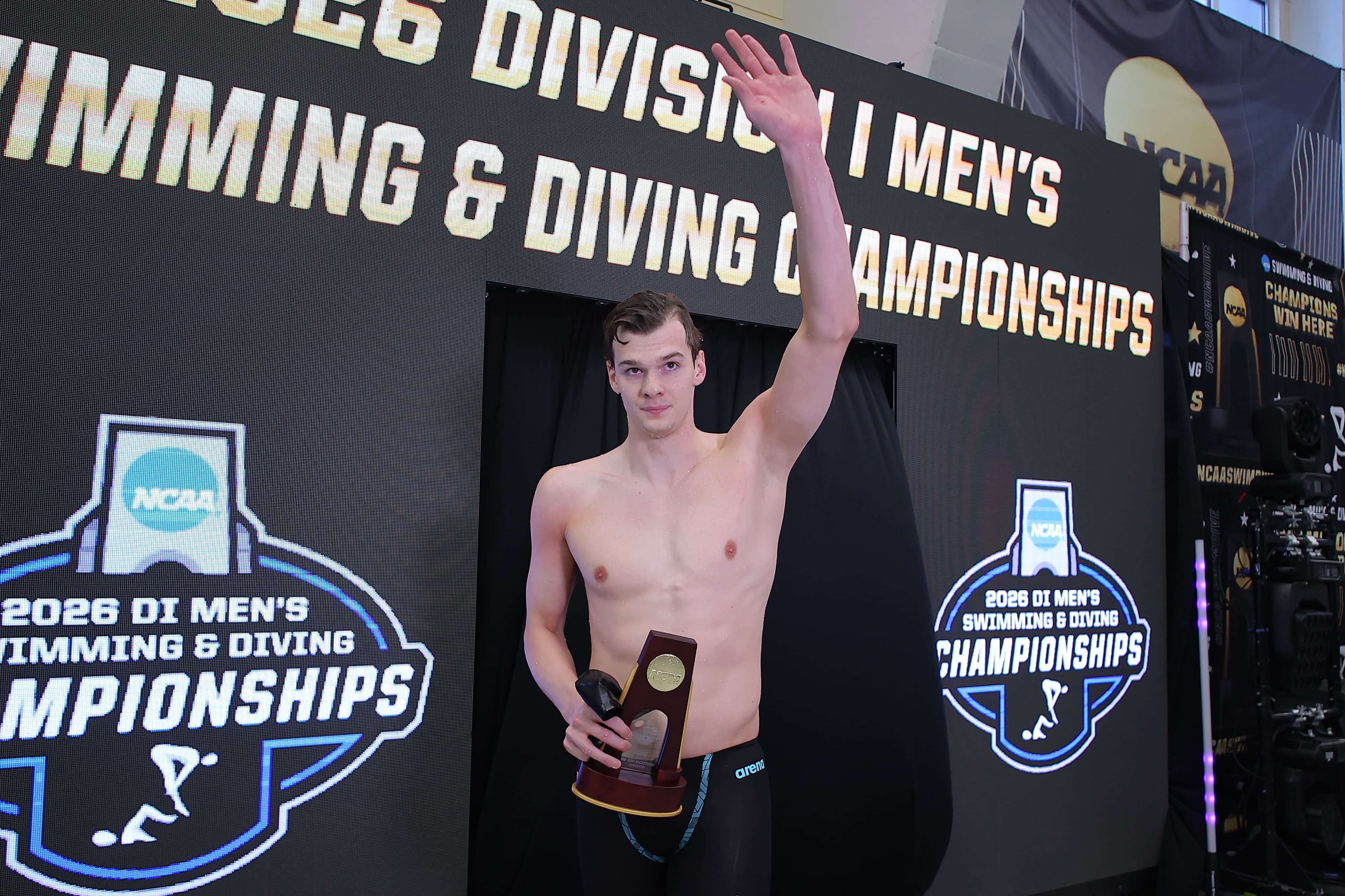 NCAA men’s swimming and diving championships: Hubert Kos breaks another NCAA record to win 200 backstroke