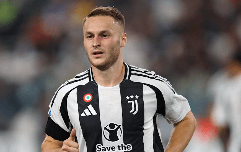 Arne Slot could look to reunite with midfielder at Liverpool