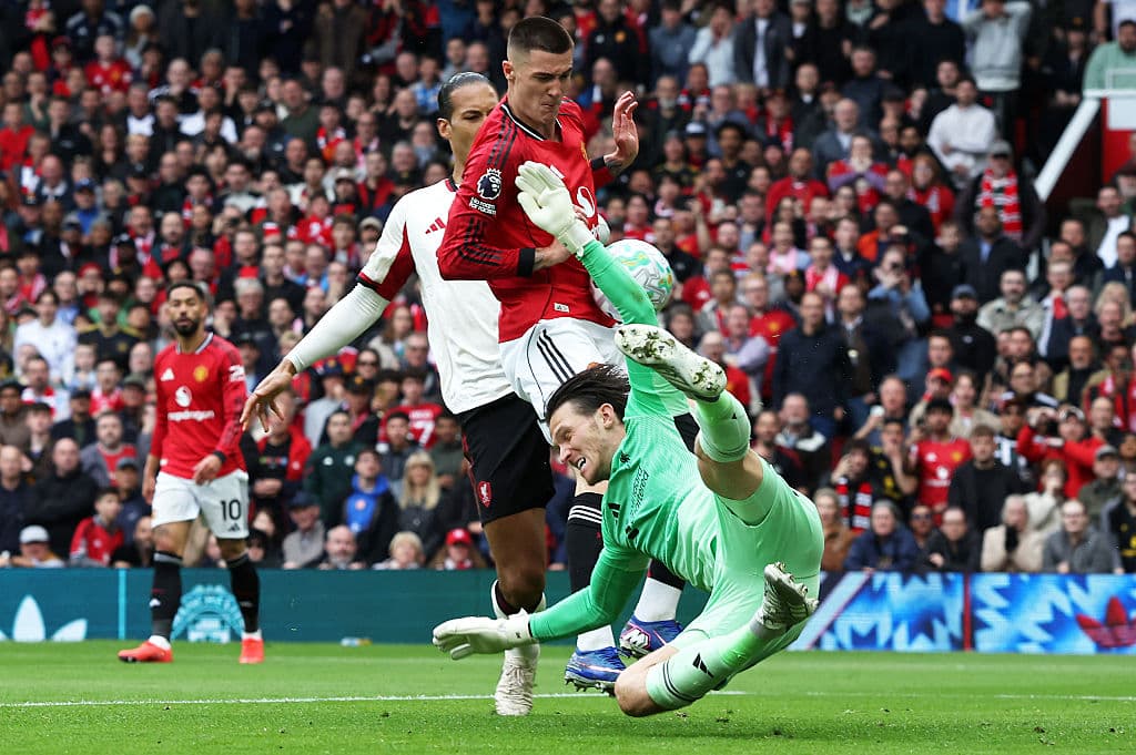 Carrick explains why Sesko was subbed off at half-time of win over Liverpool