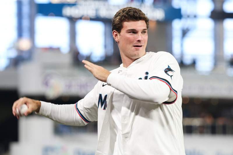 NFL fans react to Fernando Mendoza’s first pitch before the Miami Marlins game