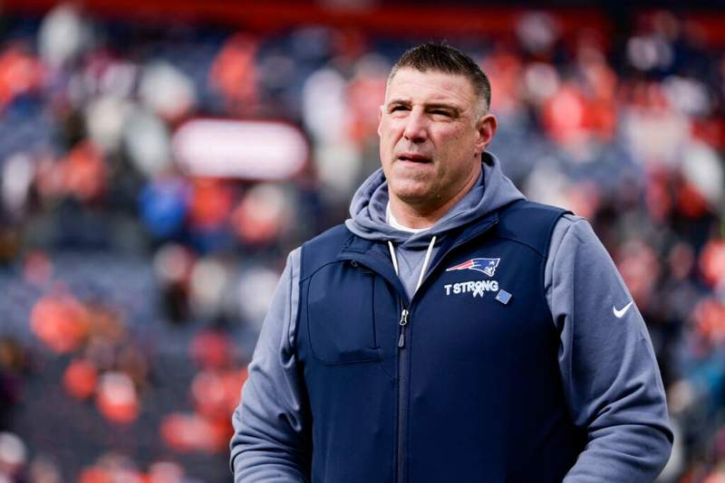 How Mike Vrabel reacted to viral leaked pictures with NFL reporter Dianna Russini